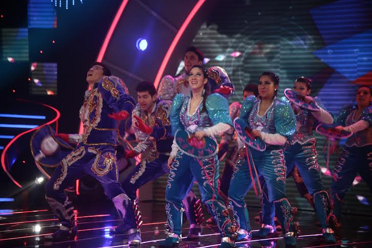 Grupo Trapem realiza presentación con gran puesta en escena