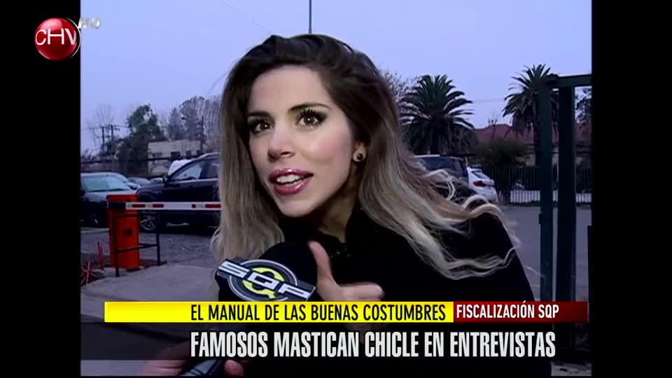 Manual de buenas costumbres: famosos que comen chicle en entrevistas