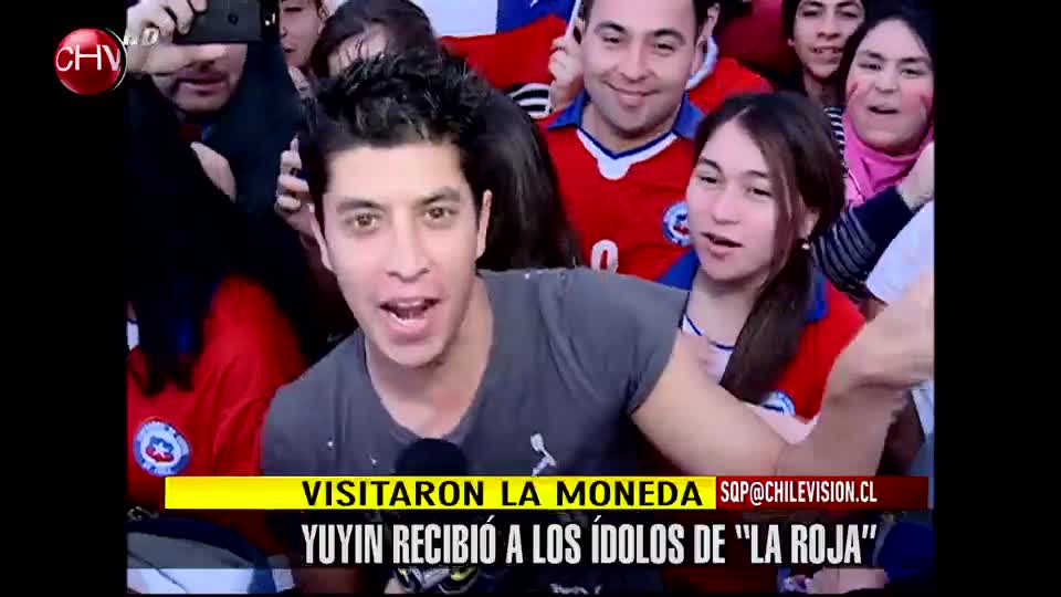 Euforia total por la llegada de los jugadores de La Roja al país