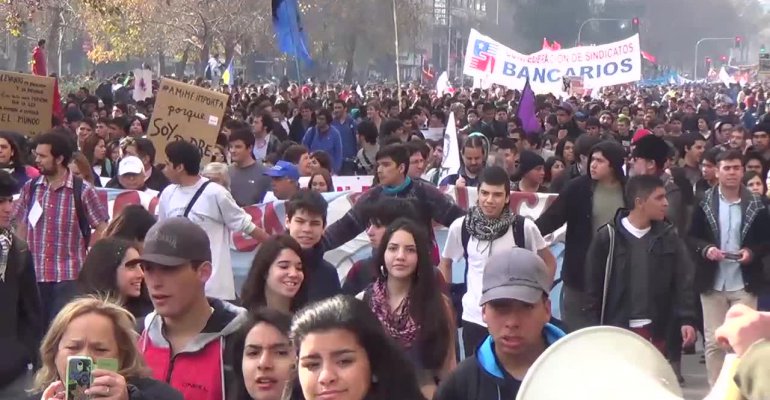 Estudiantes marcharon para presionar al gobierno por reforma educacional