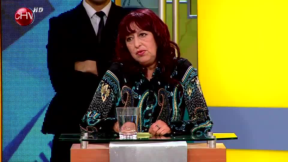 Madre preocupada por su hija porque corre peligro