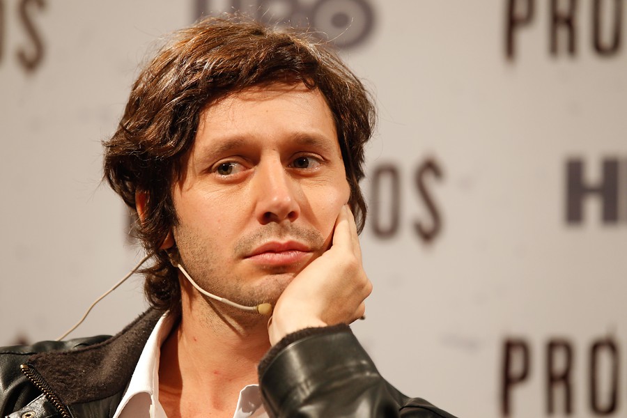 Nuevo look de Benjamín Vicuña es comparado con el de famoso actor de Hollywood
