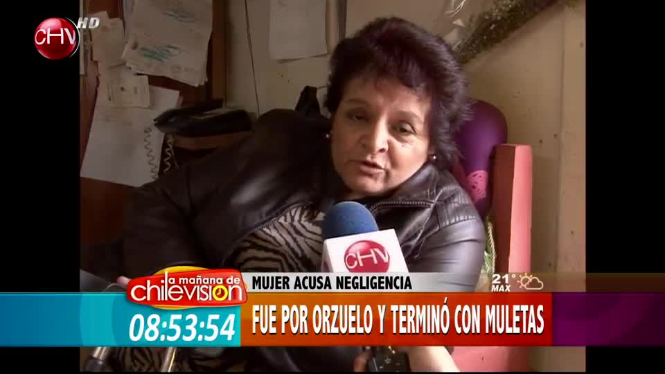 Mujer fue al doctor por un orzuelo y terminó en muletas