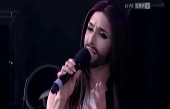 Conchita Wurts la mujer barbuda será modelo