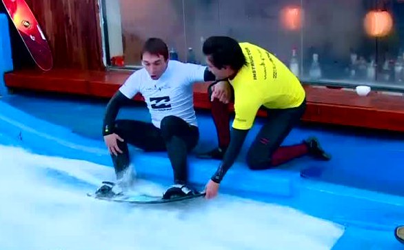 Rodrigo Gallina surfeó entre vertiginosas olas