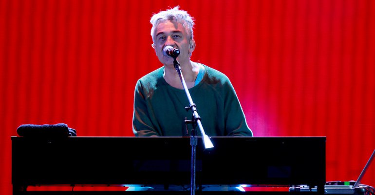 Jorge González: Biografía del vocalista y líder de Los Prisioneros