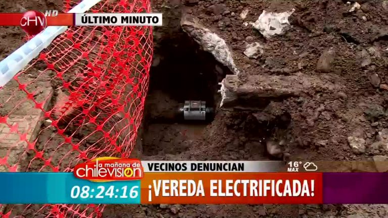 Vecinos preocupados por vereda electrificada en Santiago Centro