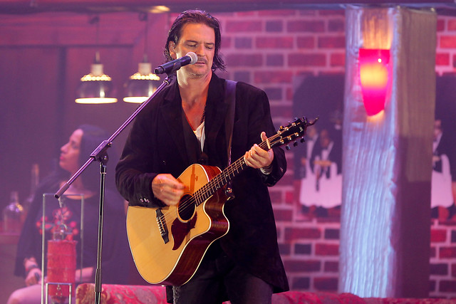 Expertos analizan las frases de Arjona que la rompen entre sus fans