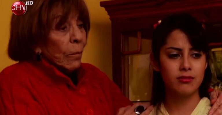 Lucero es una niña brillante pero su hermana no la dejará estudiar | Capítulo 29 de agosto