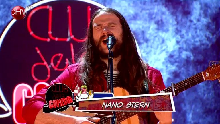 Nano Stern se presentó en el escenario de El Club de la Comedia