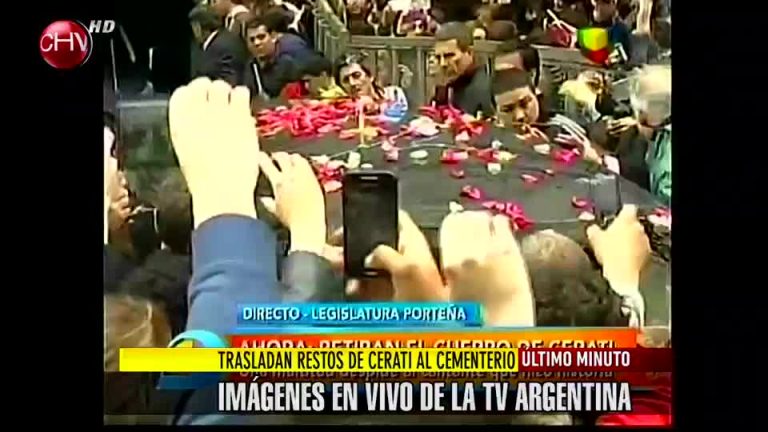 Caravana fúnebre llevó los restos Cerati hasta el cementerio de La Chacarita (parte 1)