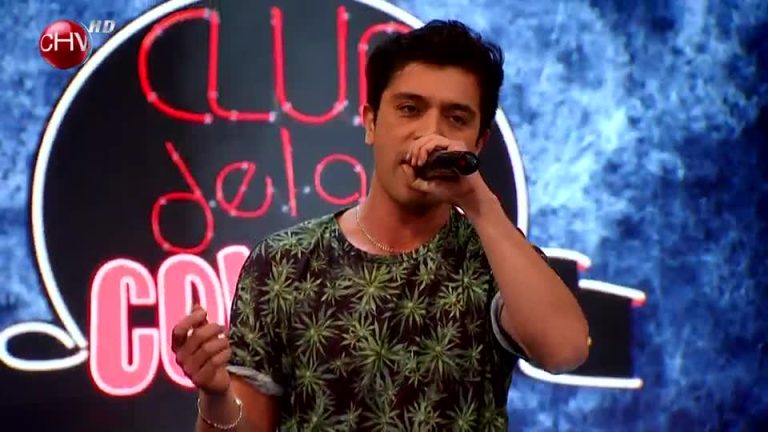 El cantante nacional cantó sus éxitos en el escenario de 