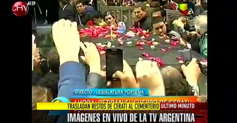 Multitudinaria caravana fúnebre acompañó a los restos Cerati hasta el cementerio de La Chacarita