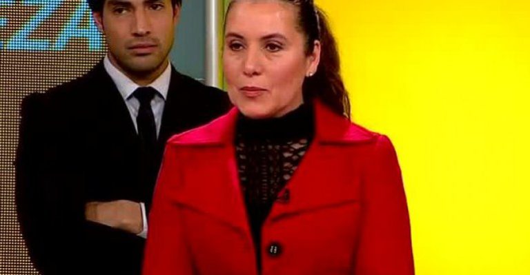 Scarlett le exige a su hijo que deje de buscar a su padre