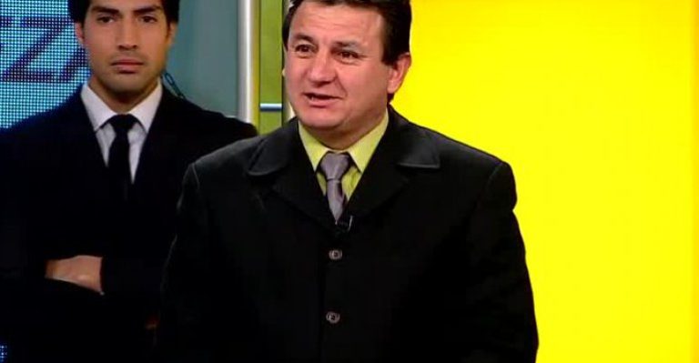 Le exige a su esposa que le dedique más tiempo