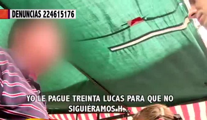 Conflicto vecinal: Auto de feriante bloquea salida de una casa