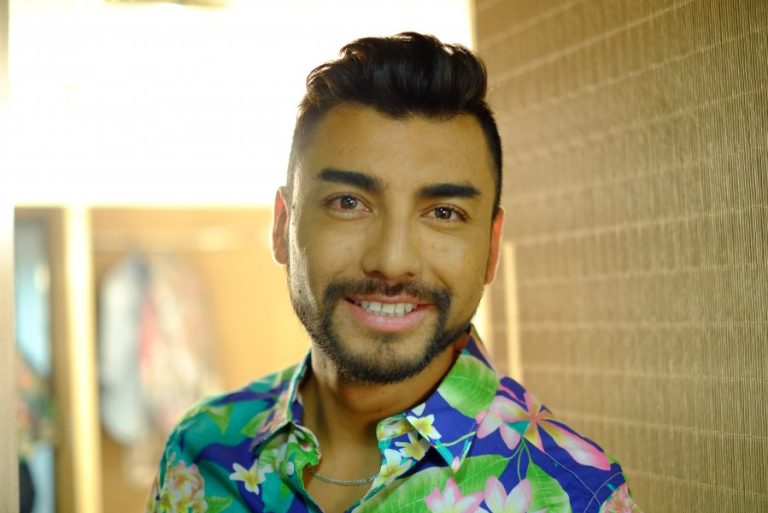 Revisa el nuevo look de Andrés Caniulef en su primer día en SQP