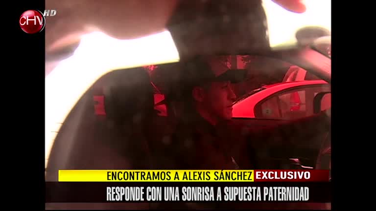 Alexis Sánchez responde con sonrisa a supuesta paternidad