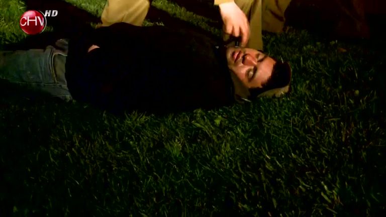 Carabineros se encuentra con un hombre tendido en plena vía pública