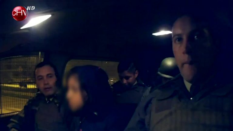 Adolescente le suplica a carabineros que no la lleven donde sus padres