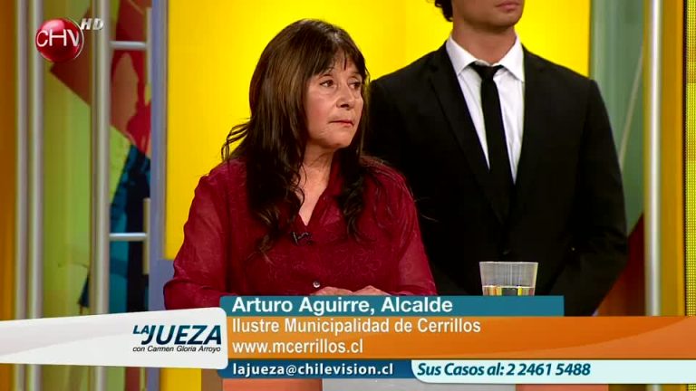 Vecinas se enfrentan por filtración de baño en edificio (2/2)