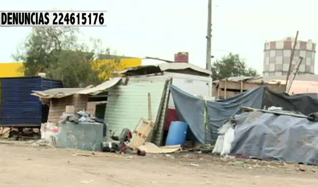 Vecinos de Estación Central están aburridos de los malos olores del sector