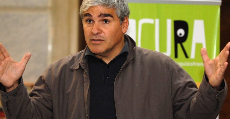 Ex notero de CQC asegura tener guardado gran secreto de Nicolás Larraín