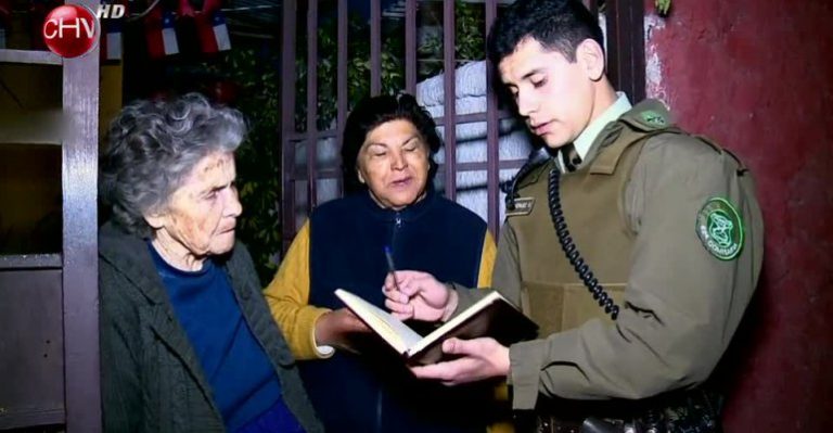 Abuelita es víctima de agresiones por parte de su nieto