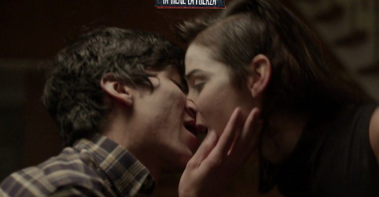 El destape de Juana Viale y el canto 