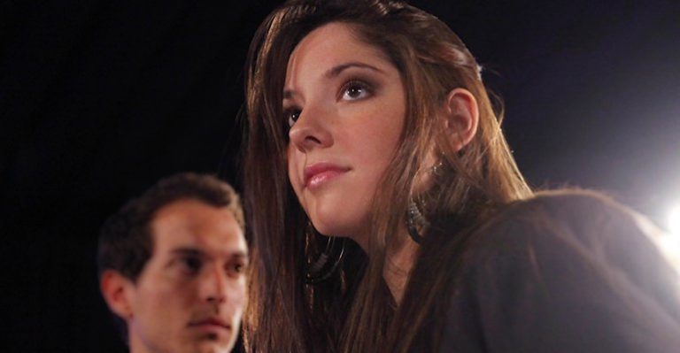 Kel Calderón deslumbró con osado vestido que dejó poco a la imaginación