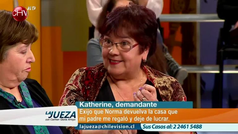 Mujeres se enfrentan por compra venta de casa (Parte 2)