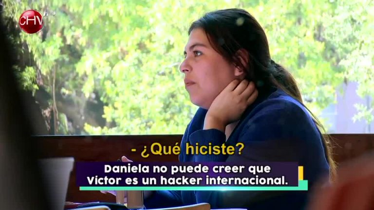 Víctor se vistió de hacker internacional para pedirle matrimonio a Daniela