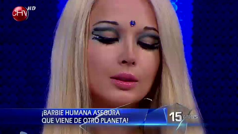 Barbie humana asegura que viene de otro planeta