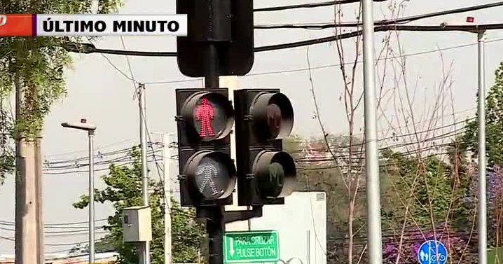 Insólito: 28 lomos de toro en una avenida y un semáforo en rojo hace 2 años