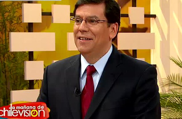 Ministro de Hacienda habló sobre la baja del precio de la bencina