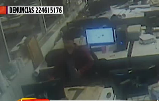 Ladrón simuló ser universitario e intentó robar notebook desde una mochila