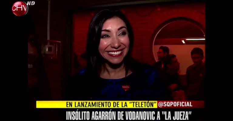 Insólito agarrón de Vodanovic a La Jueza en el lanzamiento de la Teletón