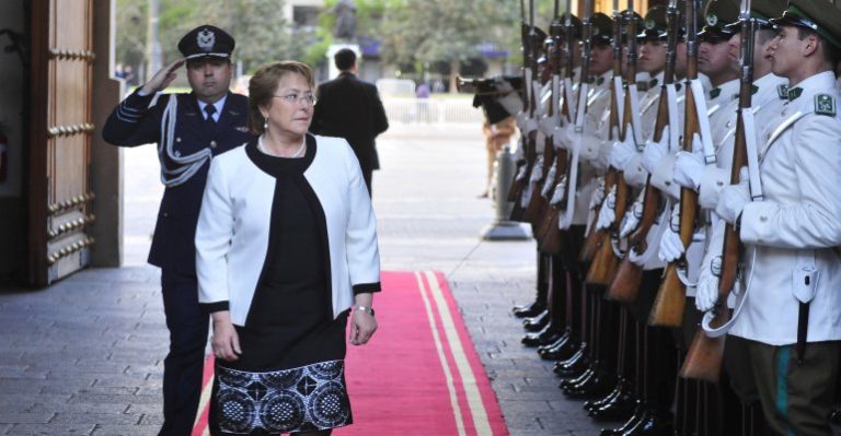 Adimark: Por primera vez rechazo a Presidenta Bachelet superó a la aprobación