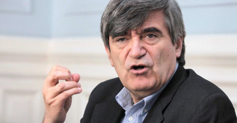 Escalona no asiste a seminario con Longueira en la CEP pese a confirmación