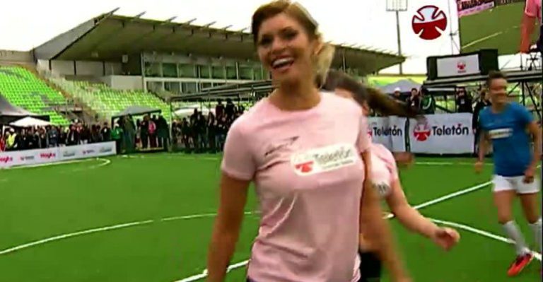 Faloon, Tía Sonia y Fanny Cuevas protagonizaron el partido de fútbol femenino