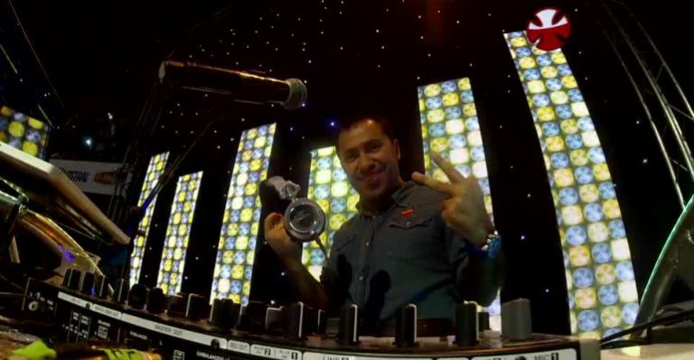 Con Chico Pérez como DJ comenzó la Bailetón en el Teatro Caupolicán