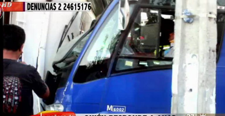 Transantiago chocó con su casa, y la empresa aún no se hace cargo