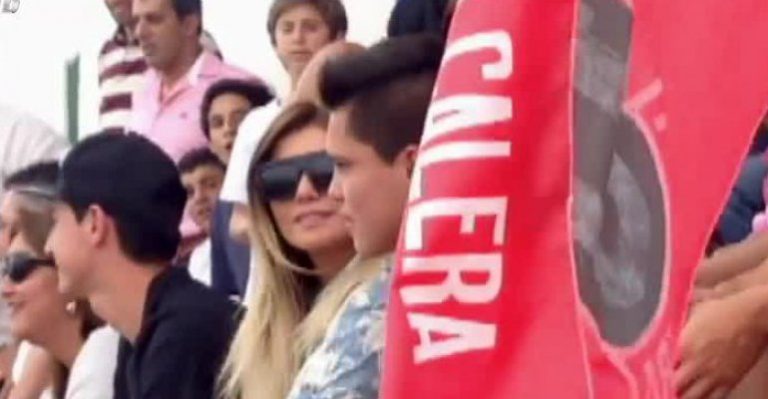 Faloon es sorprendida visitando en el estadio a Jean Paul Pineda