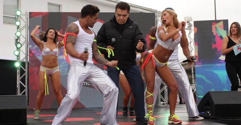 Don Francisco movió la 'colita' el ritmo del axe con Thiago, Fabricio y 'Blanquita Nieves'