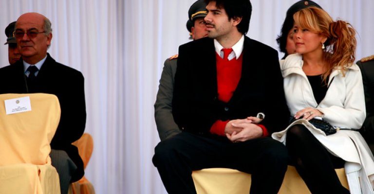 Hijo menor de Cathy Barriga se encuentra internado de urgencia