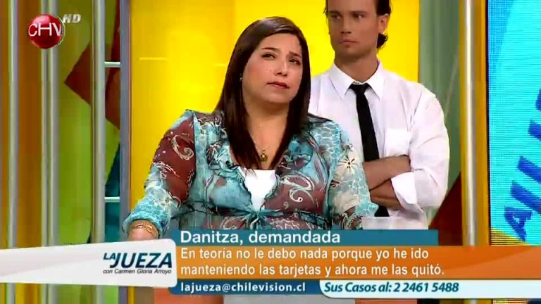 Madre e hijo en conflicto por deuda de crédito (1/3)