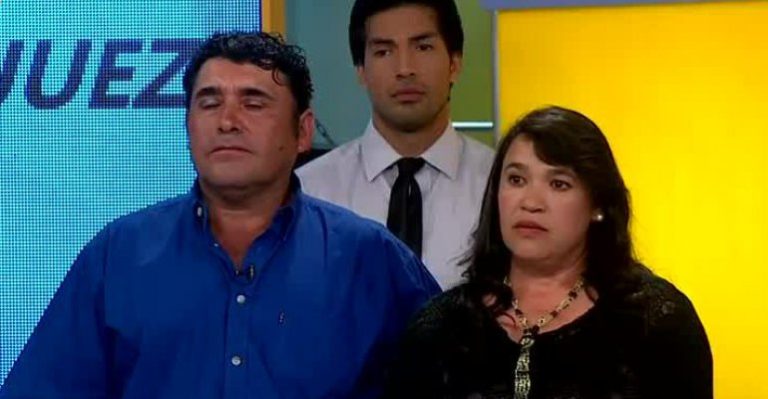 Pedro le exige a su ex que le de el divorcio