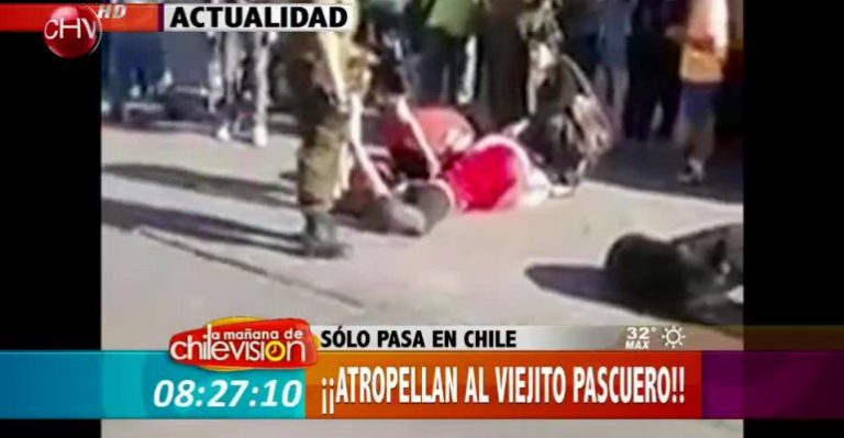 Sólo pasa en Chile: ¡Atropellaron al Viejito Pascuero!