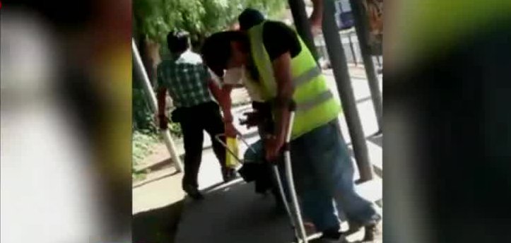 Hombre agrede brutalmente a persona con discapacidad