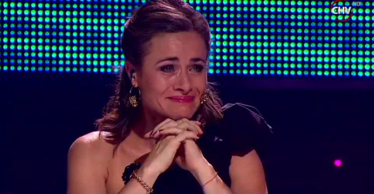 Una emocionada Amaya Forch lloró en duelo de cantantes